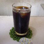 パン・アメリカンホットドッグコーナー - これまたなんともレトロなアイスコーヒー（380円）