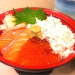 築地 すし好 - 【2012年7月27日】ランチタイムの「三色丼」1050円 (^^)