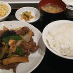 百鶴源 - 牛肉と野菜の黒胡椒炒め