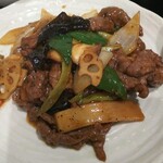 百鶴源 - 牛肉と野菜の黒胡椒炒め