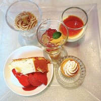 グリルうかい 丸の内店 - デザート
                    欲張っちゃったかしら