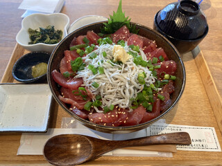 Kamakura Ohirugohan - しらすとマグロの合わせ丼