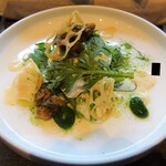 アルカナイズ - 朝食：卵料理（ポーチドエッグ×ジャポネ（春菊、レンコン、豆腐））