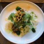 アルカナイズ - 朝食：卵料理（ポーチドエッグ×ジャポネ（春菊、レンコン、豆腐））