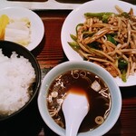 桃太郎 - (13:30以降限定)青椒肉絲定食(900円)