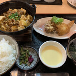 Junia - 日替定食(麻婆豆腐と唐揚げ)
