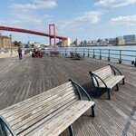 三日月屋 - 若戸大橋と海を眺められるベンチ