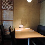 Nakamura Koumei Nagoya - テーブル席でゆったりと食事