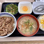 吉野家 - 料理写真:ネギ玉牛丼のご飯小盛セットを豚汁に変更