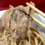 ラーメン二郎 - こぶし大くらいの端豚