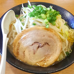 ラーメン屋 まる - てんこ盛りラーメン