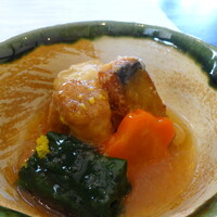 日本料理 鎌倉山 野乃華 - 煮物：南瓜と小芋の揚げ出し・金時人参、法蓮草、柚子
