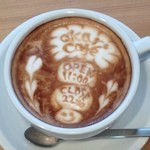 アカリ バル - カフェラテ（ホット）はサイズアップも出来ます！長く居たい時には大きめがオススメ。