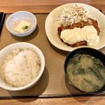 Yayoi Ken - チキン南蛮定食、税込¥760-
                        ■チキン南蛮プレート
                        ■ご飯(おかわり自由)
                        ■味噌汁
                        ■冷奴
                        