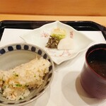 馬車道 大かわ - 赤出汁　香の物