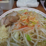 ラーメン二郎 - 一味投下