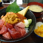 海鮮丼 大江戸 - 人気Ｎｏ．１の函館丼。（マグロ・いくら・ウニ・サーモン）