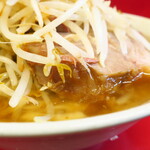 ラーメン二郎 - 豚の厚み