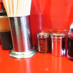 ラーメン二郎 - 卓上調味料