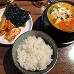 チーズタッカルビ&クッパ プサンアジメ - スープスンドゥブチゲ、ごはん、キムチ、韓国のり