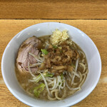 ラーメン二郎 - ラーメン 780円　麺半分 ヤサイ少な目にんにくアブラ