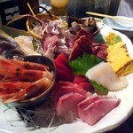魚金 浜松町店 - ド迫力のお刺身です。
