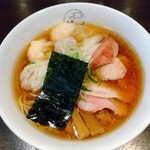 八雲 - 特製ワンタン麺ハーフ黒だしと切り落としチャーシュー