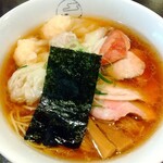八雲 - 特製ワンタン麺ハーフ黒だしと切り落としチャーシュー