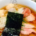 八雲 - 特製ワンタン麺ハーフ黒だしと切り落としチャーシューアップ