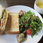 三日月 - 自家製ロースハムとアボカドのホットサンド