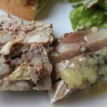 三日月 - サバの炙り、田舎風パテ、サラダも新鮮。