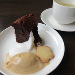 三日月 - ガトーショコラ　ランチにプラス200円