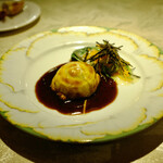 ル・ジャルダン・デ・サヴール - ウサギの背肉、フォアグラとトリュフのパイ包焼き。