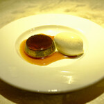 プリンとヴァニラアイスクリーム。