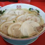 大栄ラーメン - チャーシューが １２枚ぐらい