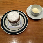 レストラン 代官山小川軒 - 熱々の焼き菓子 (カカオのスフレ) 大好き！