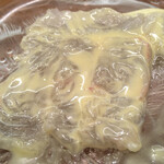 レストラン 代官山小川軒 - 鮃のカルパッチョ、マスタードが少し入った小川軒基本の白いドレッシング掛け