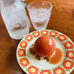 Guriru Kyapitaru Touyoutei - お水とトマトサラダ
      なんてヘルシー♡♡