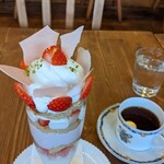 クリクリ - ミルキーイチゴショートパフェ¥1050
      ~2021.3.1