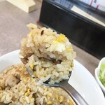 新三陽 - イイ感じの炒め具合で、味も醤油ベースの濃くも薄くもなく丁度イイ味付け。
具材はチャーシューと玉子のシンプルタイプ。