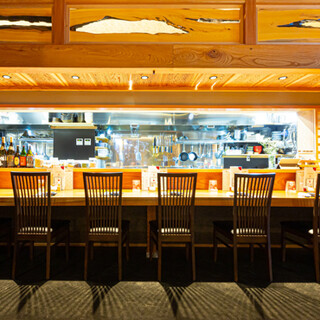 木の温もりに包まれた大人の和空間。接待や記念日にも◎