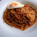 グラッチェガーデンズ - 料理写真:ミートソース604円税込。トッピング目玉焼き110円税込。