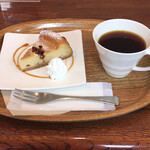 MJ BOOK CAFE　ｂｙ Mi Cafeto - ブレンドコーヒー ¥198(単品→308)
            季節のケーキ(ラム酒漬けドライフルーツ チーズケーキ) ¥440
