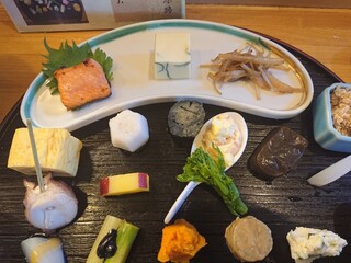 Iitokoro - 味な盆盛り 1,200円(税別)