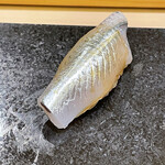 鮨 心白 - 石巻産の細魚　ピッカピカですよ