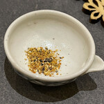 鮨 心白 - 自家製の七味唐辛子が素晴らしいアクセントになります