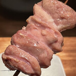 オオクサ - 手に持つとずっしりくるボリューム　重たい焼鳥ってオオクサだけでしょう