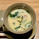 とり茶太郎 - 鶏ガラと鰹節で濃いめの出汁　ムネ肉と縮み法蓮草、プチトマトとラクレットチーズ入りです