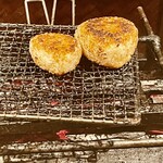 とり茶太郎 - 気がつくと20時少し前　あわてて焼きおにぎりを頼みました　右の大きいのが自分用（笑）