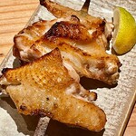 とり茶太郎 - 茶太郎鶏の手羽　少し小さいですが味は濃くて脂もたっぷり　皮がまた絶品です